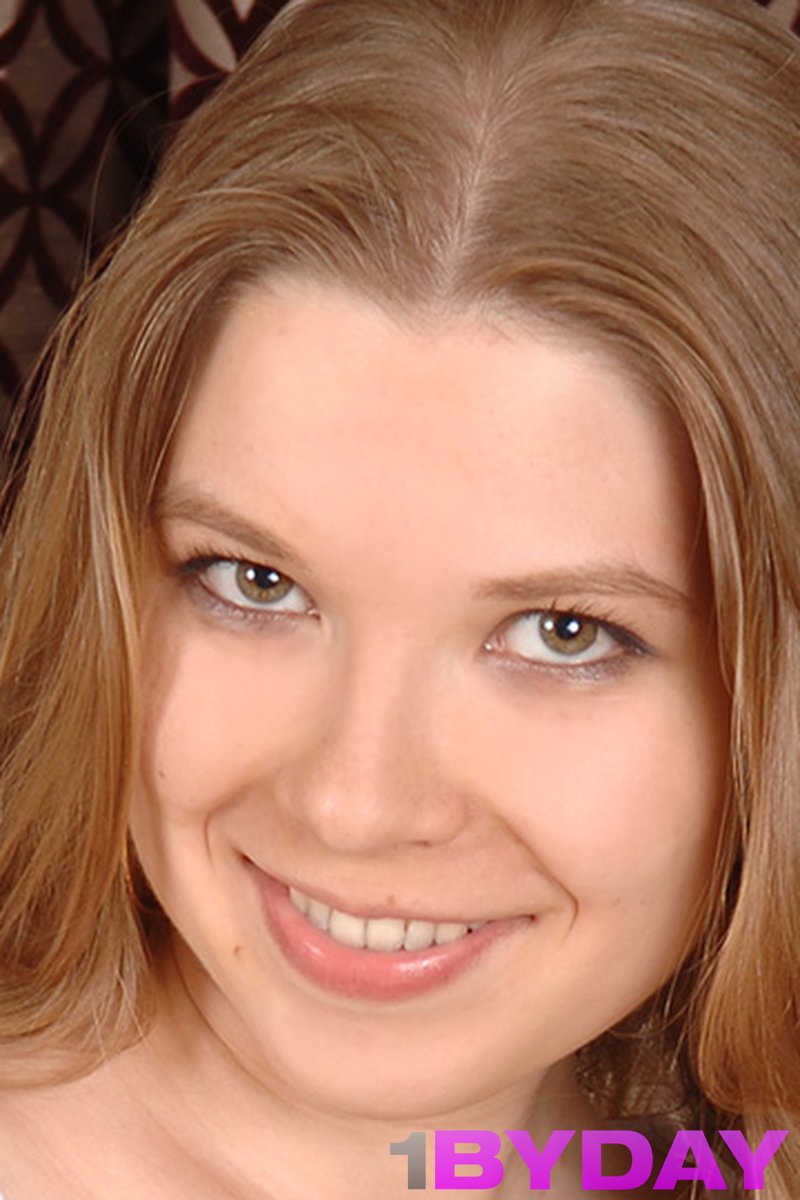 Natalias Casting - Screenshot 1 of 4 - Blond Hair