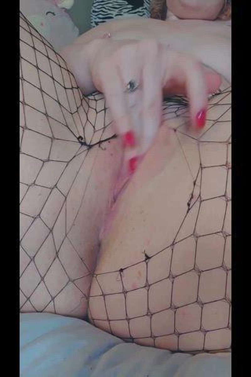 Playing Through Fishnets - Screenshot 1 of 4 - Strawberryyfoxie