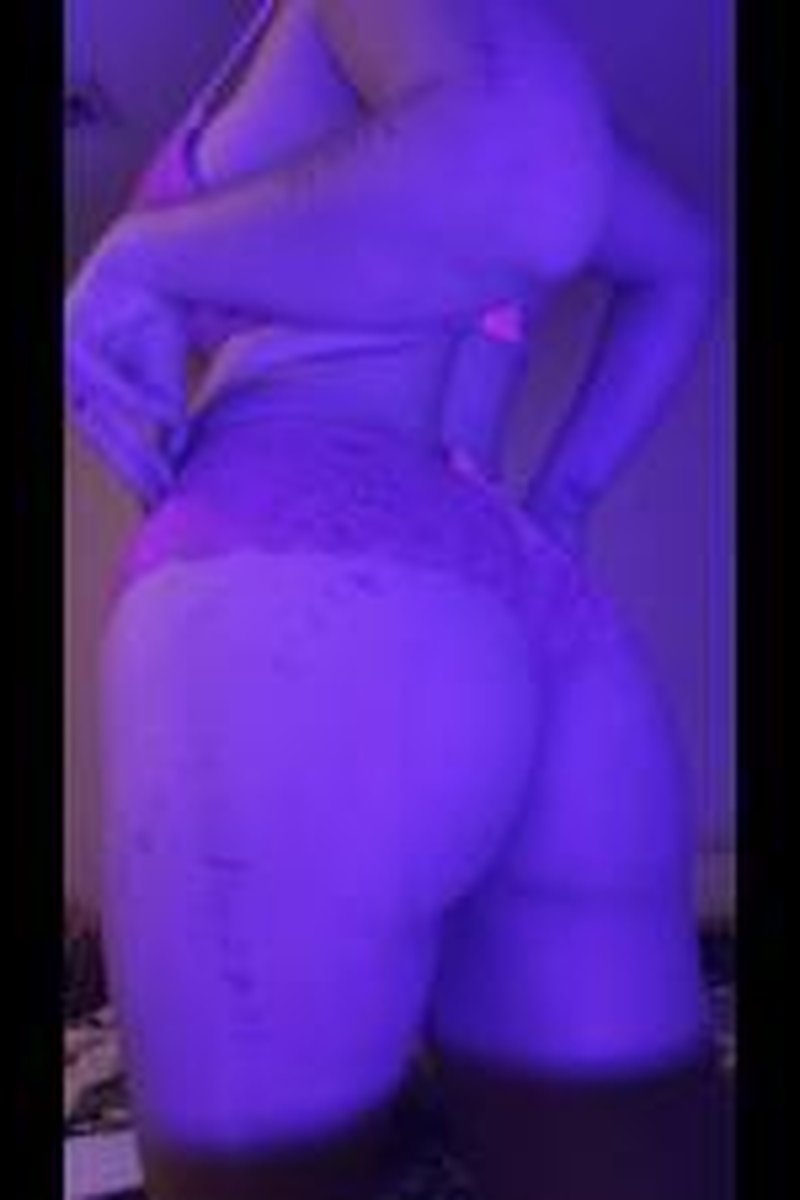 Teasing Butt Plug Insertion - Screenshot 1 of 4 - Anal Toys