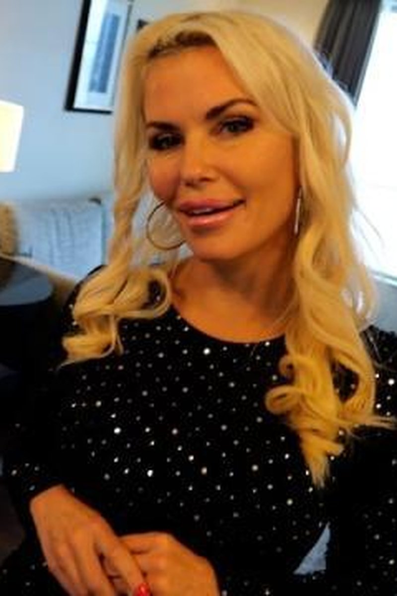 Wrong Impression - Tatiana - Screenshot 1 of 4 - Blonde Hair (Female)