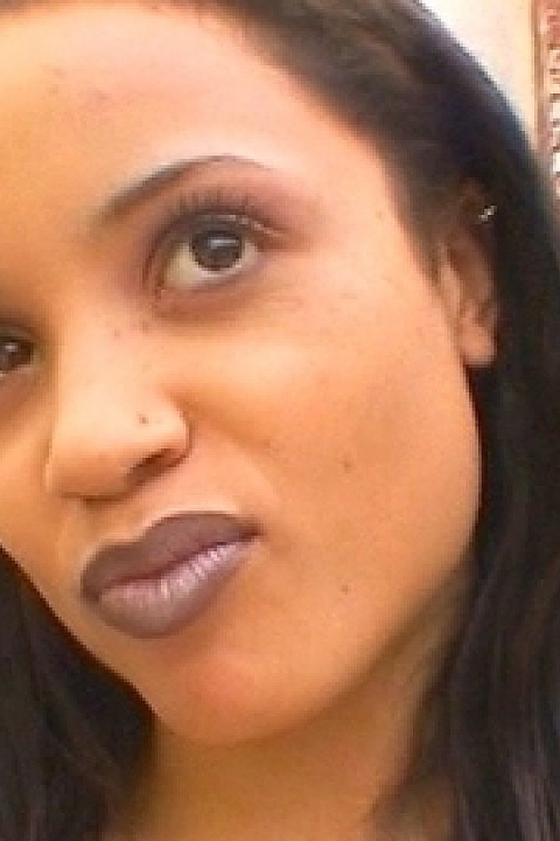 Simone Revealed - Screenshot 1 of 4 - Black