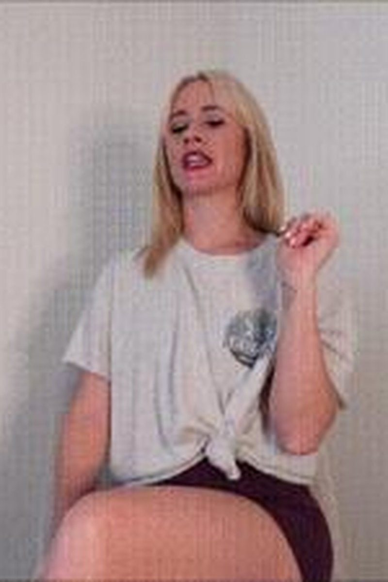 CFNM - Screenshot 1 of 4 - Femdom