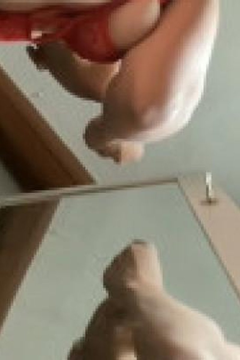 Teasing Tiny/Closeups - Screenshot 1 of 4 - Close Up