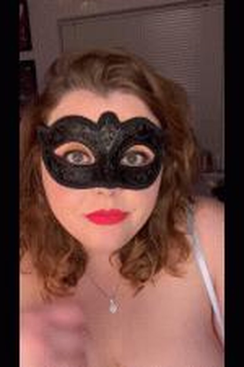 Stroke It For Me - Screenshot 1 of 4 - BBW