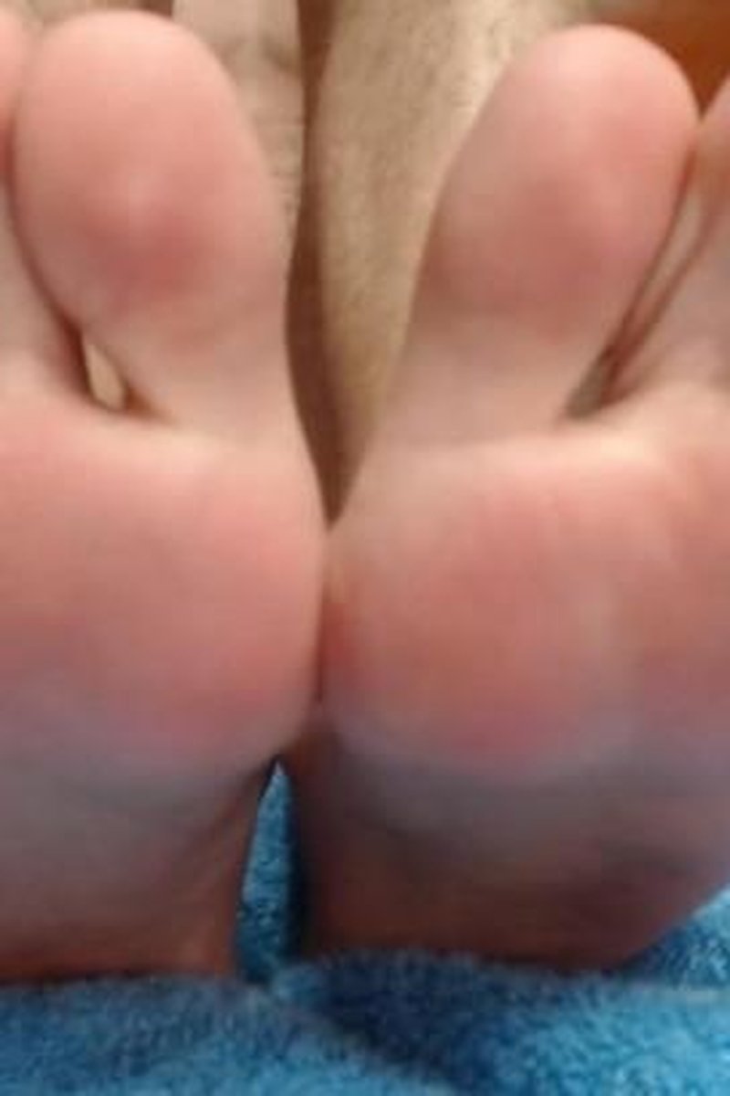 Feet Teasing Show - Screenshot 1 of 4 - Body Worship