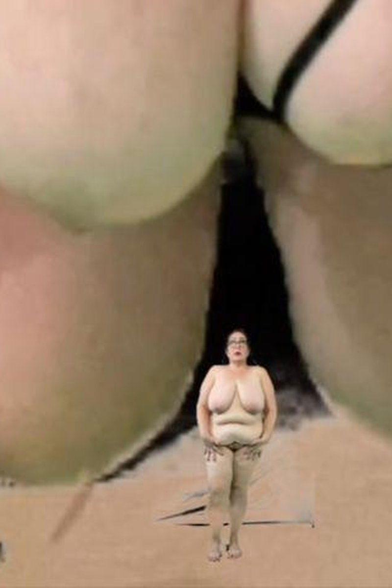 Giantess Shrinks Her Clone - Screenshot 1 of 4 - BBW