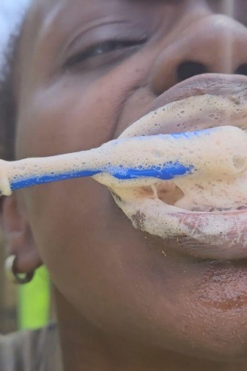 Brushing Teeth - Screenshot 1 of 4 - Foam Fetish