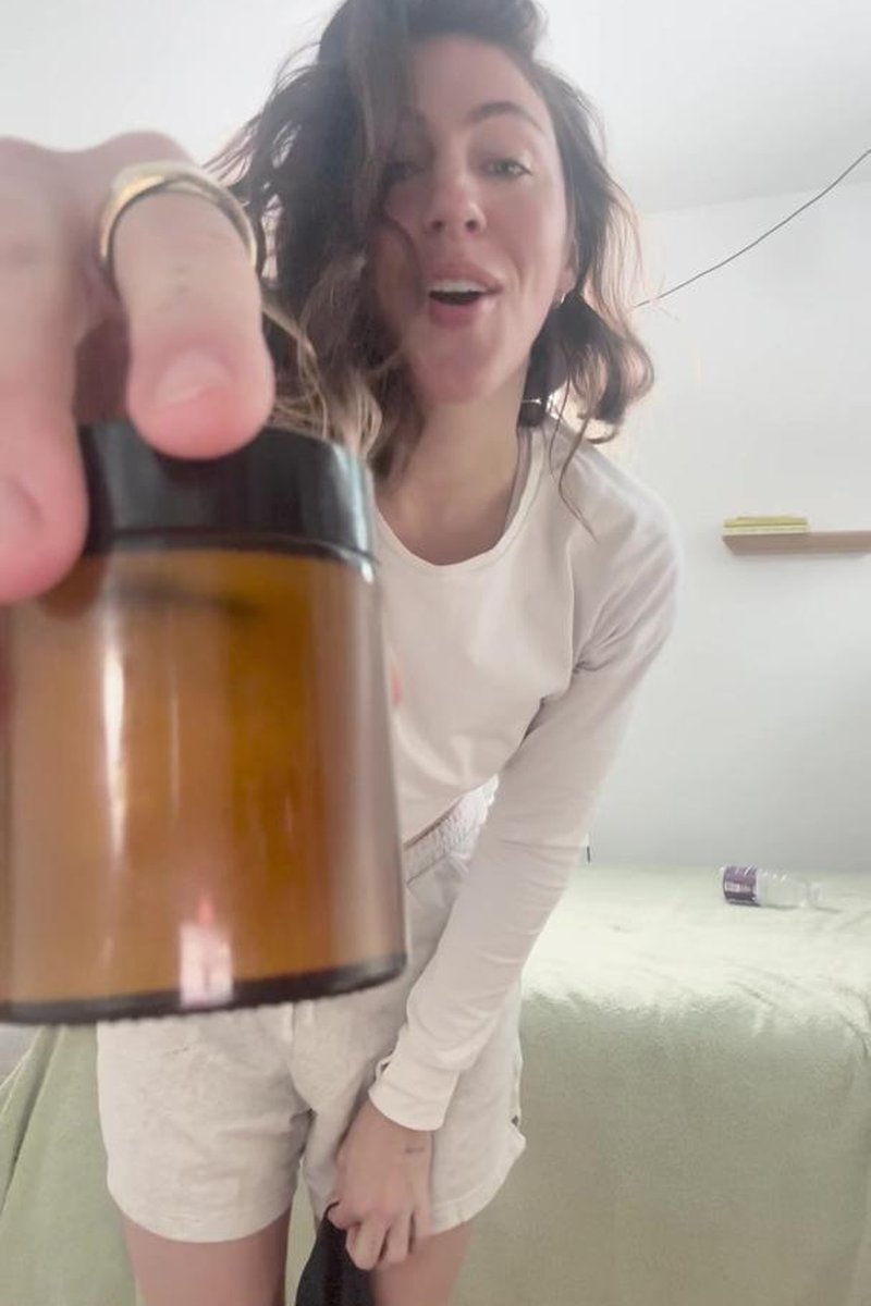 Stretch With Me - Screenshot 1 of 4 - Brown Hair (Female)