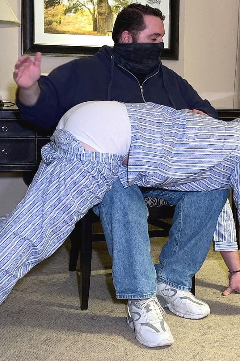 The Wrong Crowd - Screenshot 1 of 4 - Blond Hair