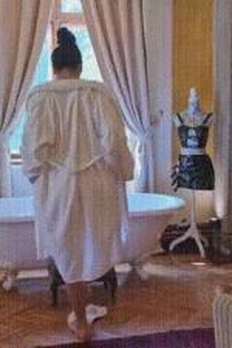 Goddess Bath - Screenshot 1 of 4 - Bathroom