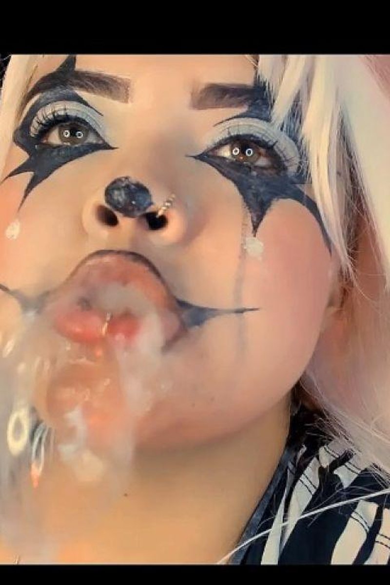 Saliva Bubbles - Screenshot 1 of 4 - Blowjob