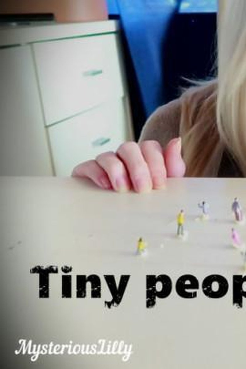 Tiny People Vacuum Suck - Screenshot 1 of 4 - Cleaning