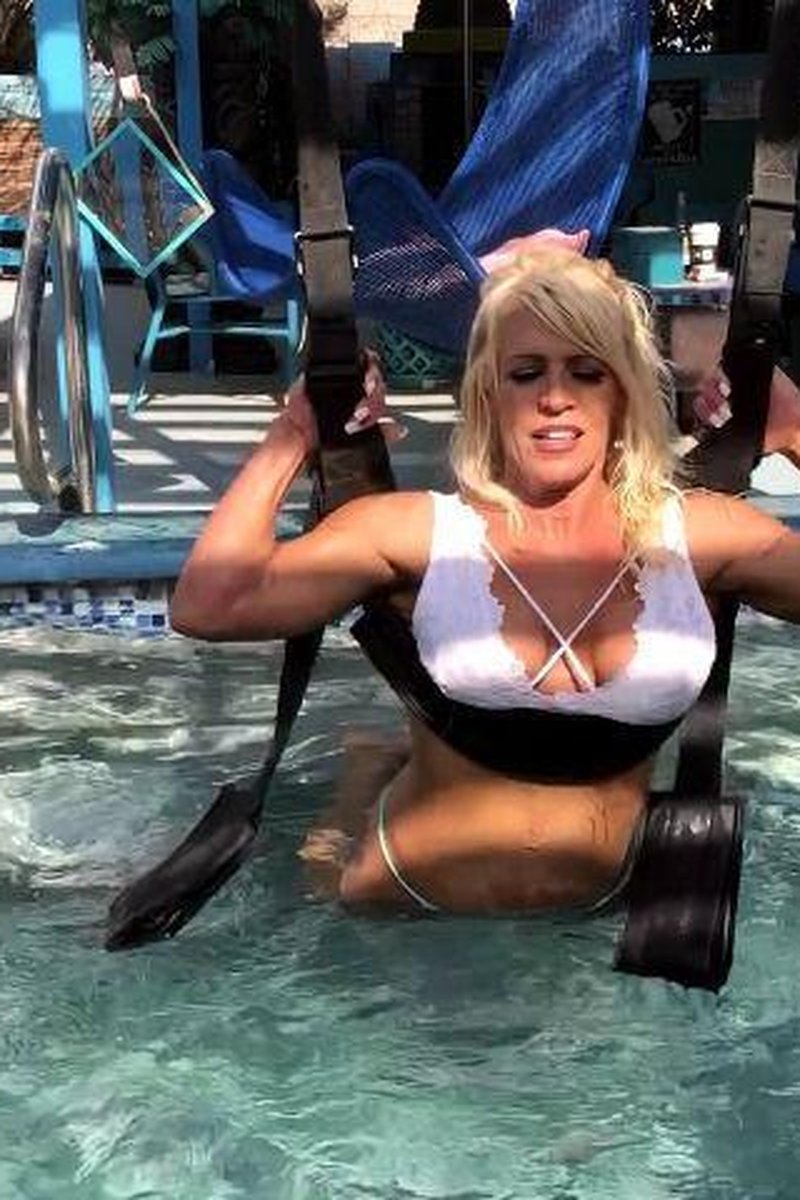Swimming Pool Fun - Screenshot 1 of 4 - Big Tits