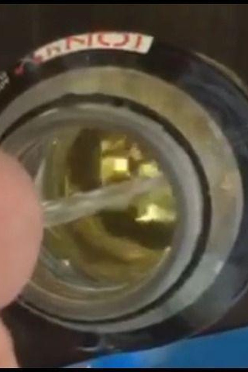 Peeplay - Screenshot 1 of 4 - Golden Shower