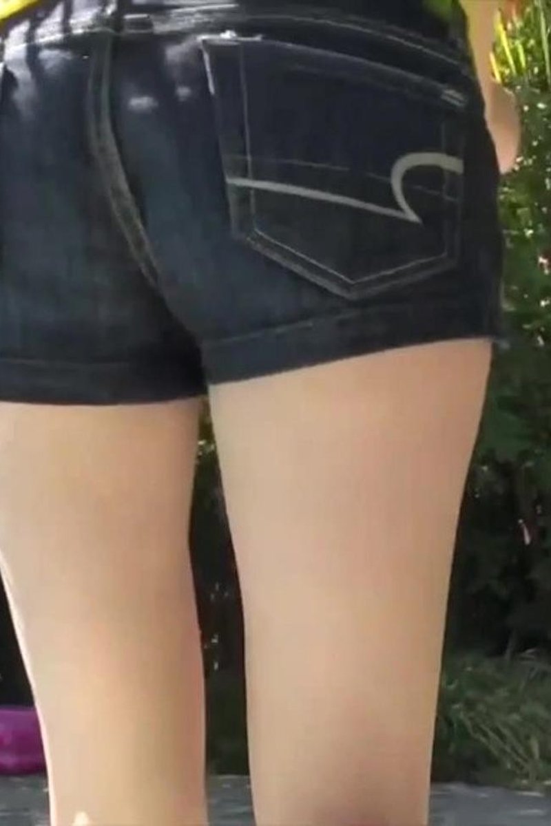 Absolute Ass - Screenshot 1 of 4 - Golden Shower