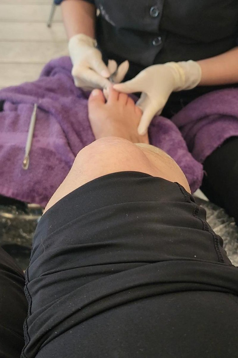 Pedicure - Screenshot 1 of 4 - Feetworship