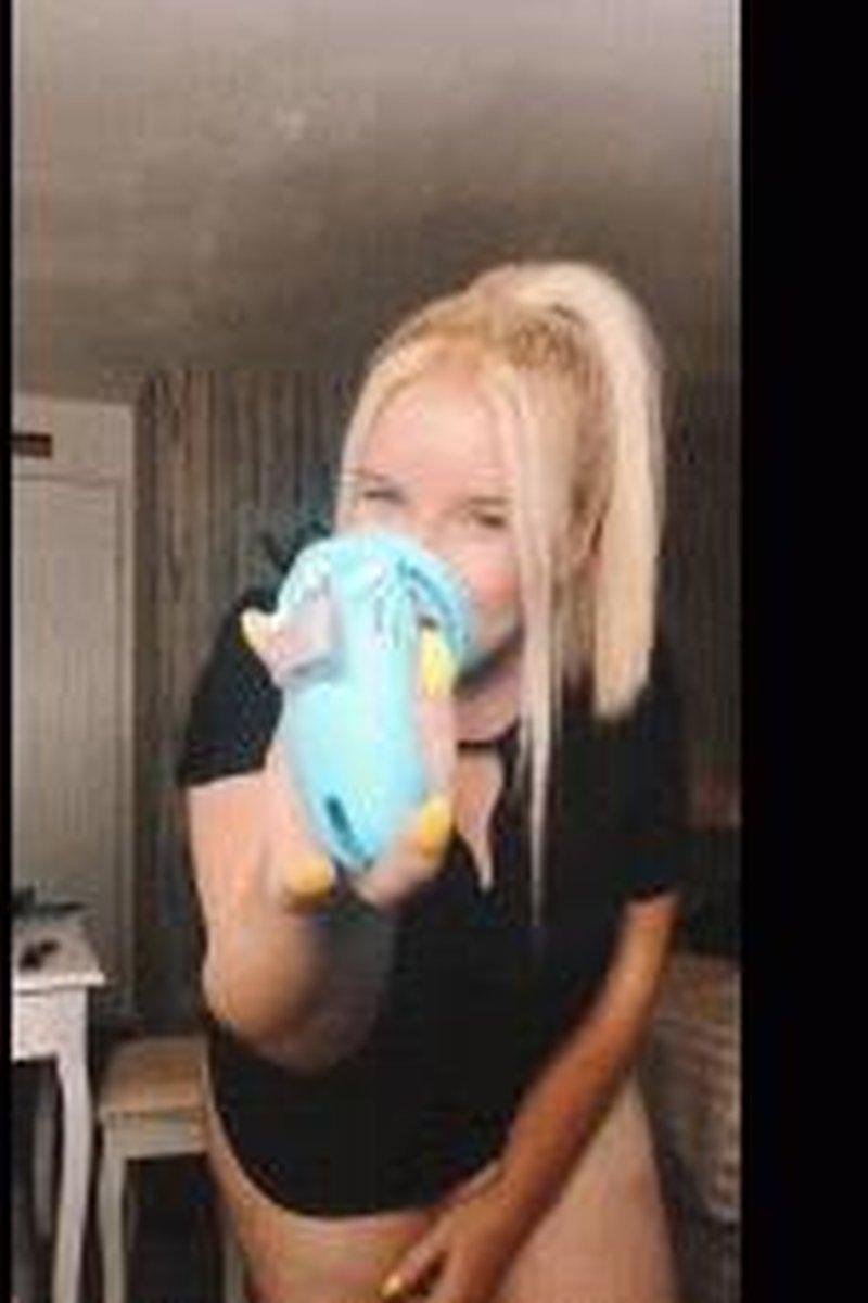 Caged & Tormented - Screenshot 1 of 4 - Bitch