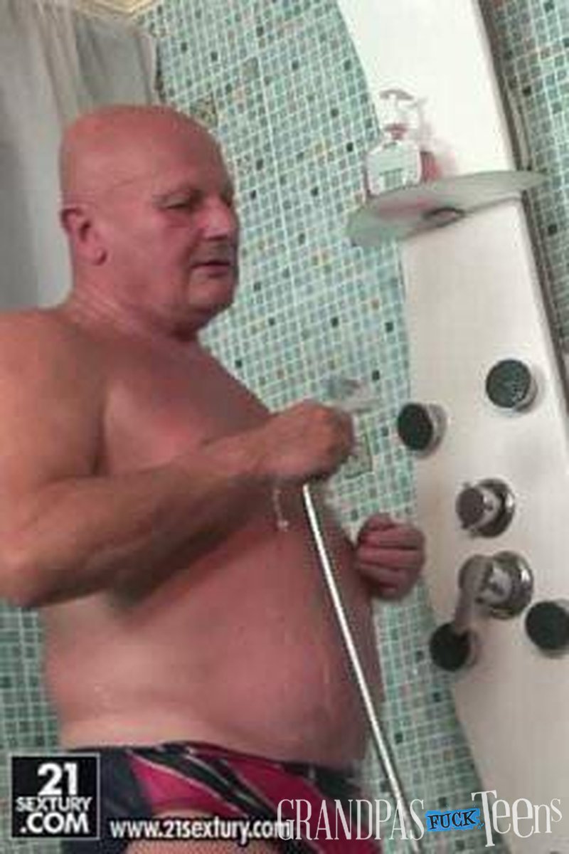 It's Bathing Time! - Screenshot 1 of 4 - Blond Hair