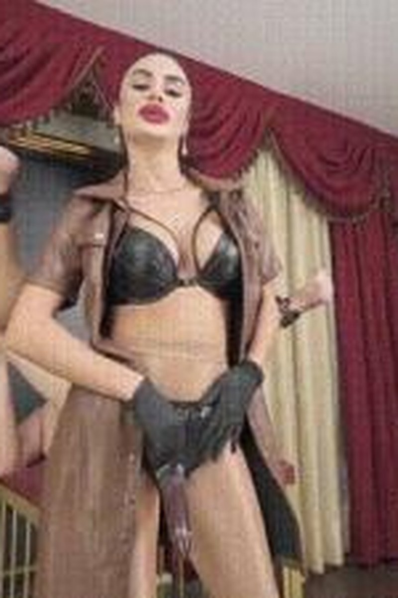 Chained & Used - Screenshot 1 of 4 - Anal
