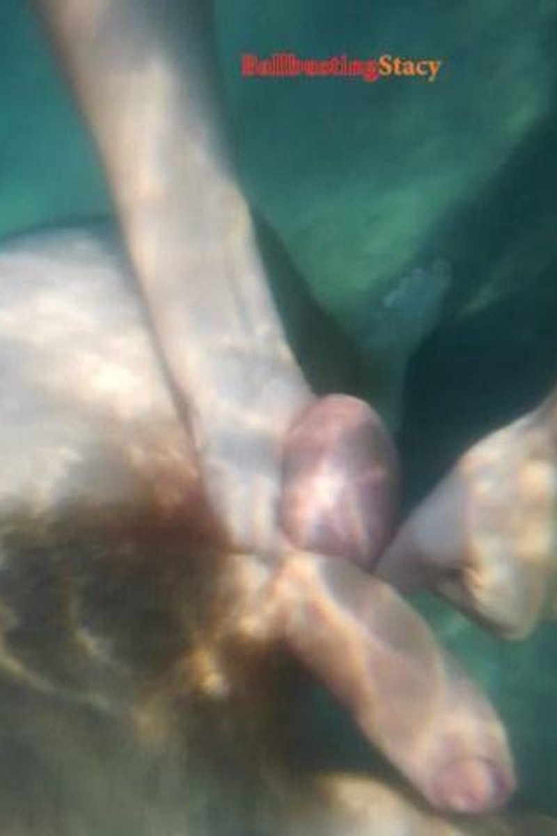 Underwater Ballbusting - Screenshot 1 of 4 - Domination
