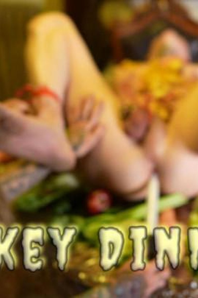 Turkey Dinner - Screenshot 1 of 4 - Blowjob