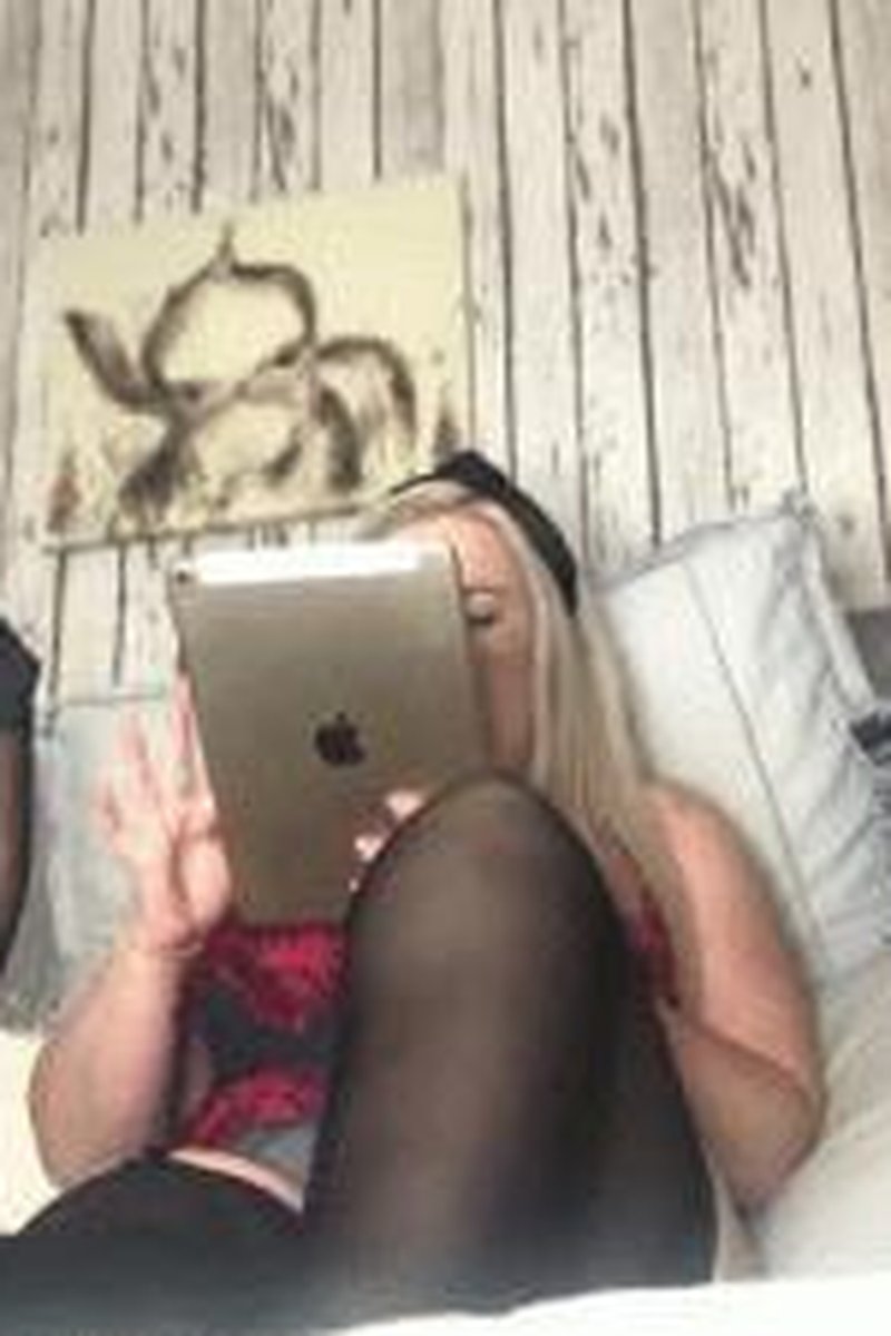 Nylon Ripoff - Screenshot 1 of 4 - Blonde Hair (Female)