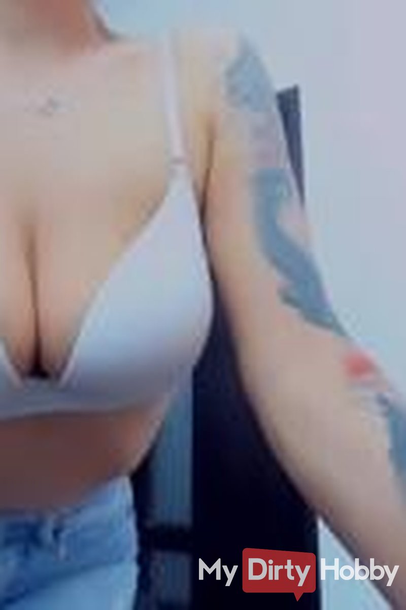 Sucking Teasing - Screenshot 1 of 4 - Ranya Arabian