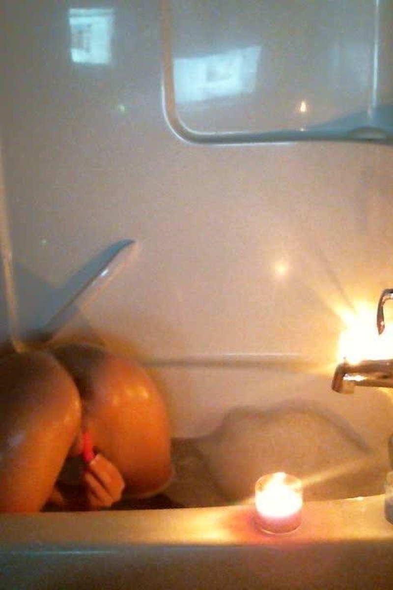 Lets Get Wet - Screenshot 1 of 4 - Bathroom