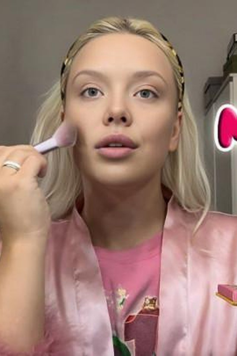 Makeup - Screenshot 1 of 4 - Babes