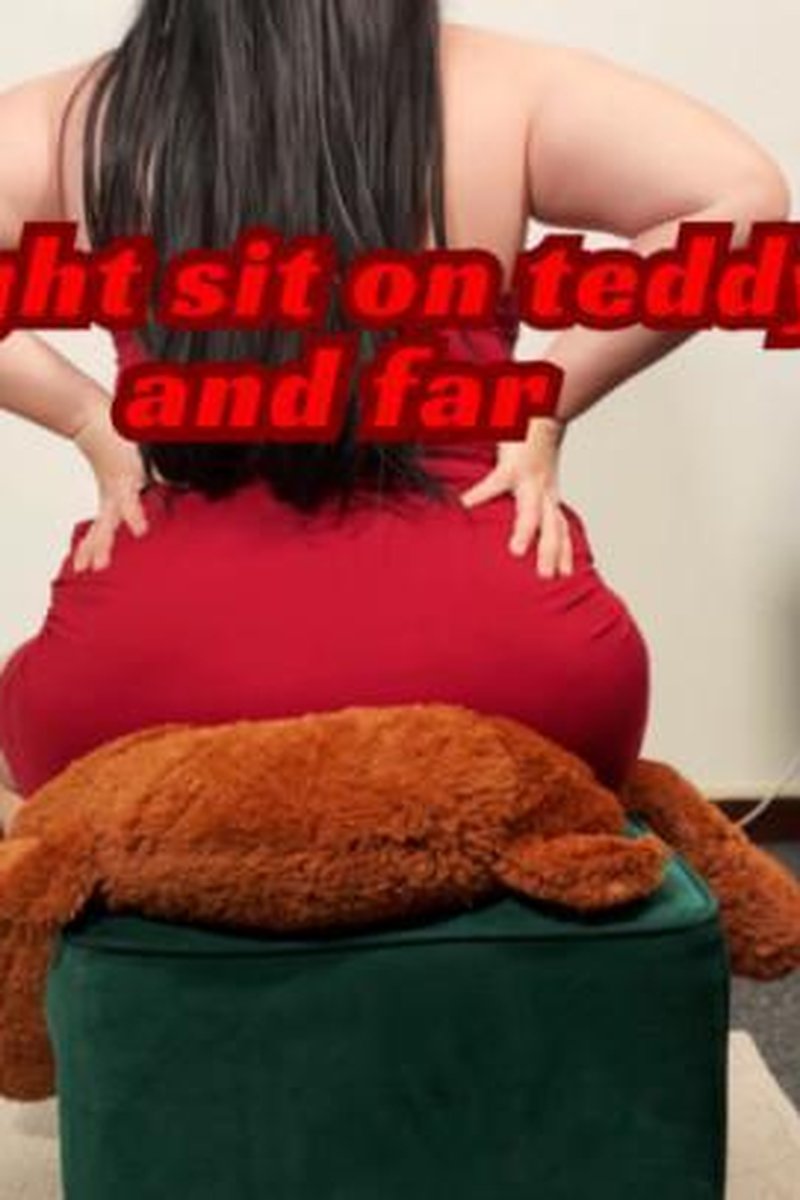 Fullweight Sit And Fart On Teddy Bear - Screenshot 1 of 4 - BBW