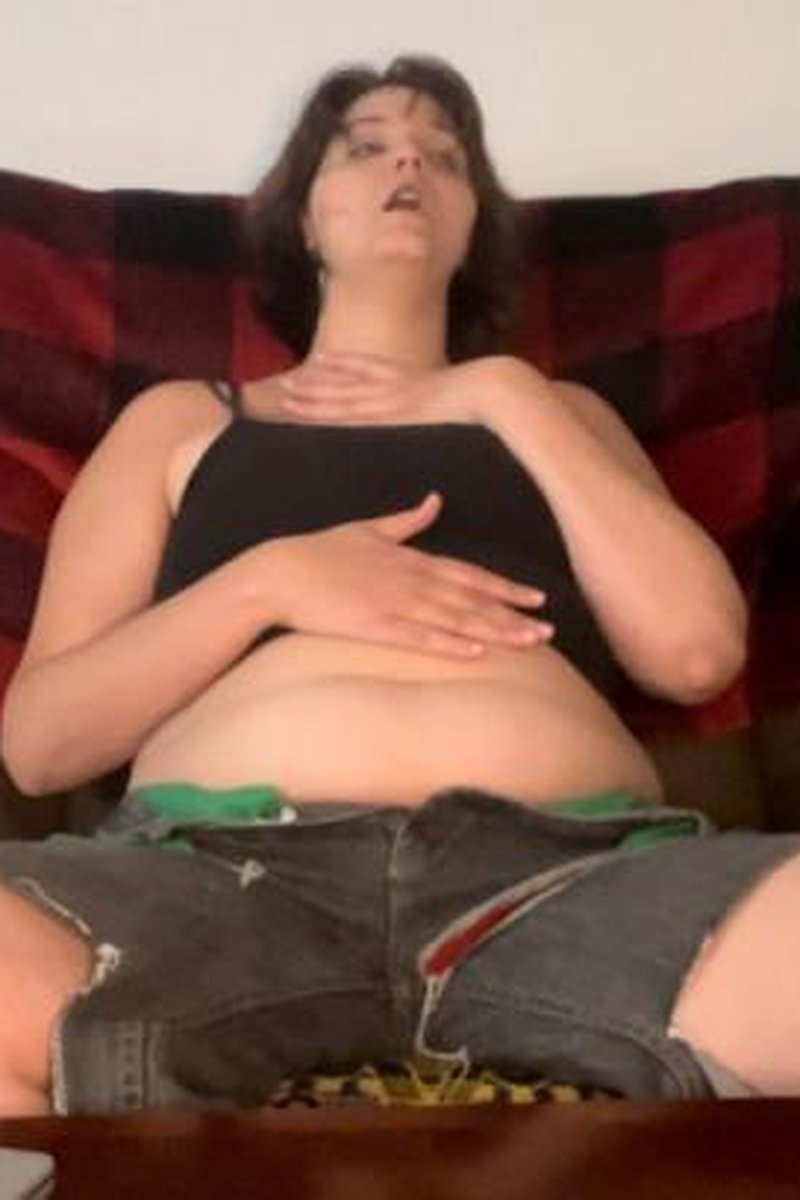 Bloated Belching - Screenshot 1 of 4 - Belly Fetish