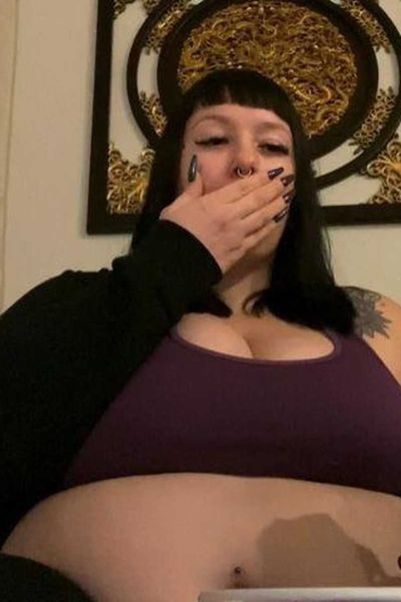BBW Feedee Stuffing Burping - Screenshot 1 of 4 - BBW
