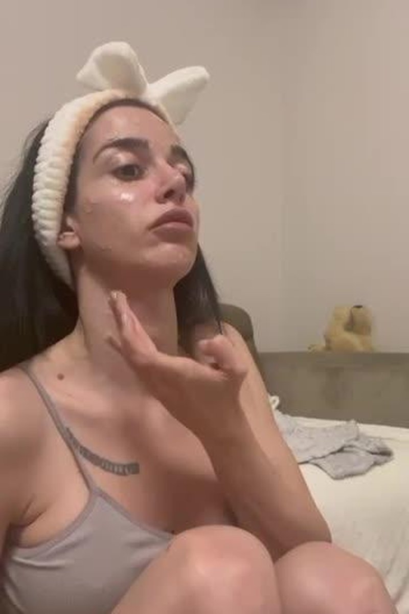 Make Up Tutorial - Screenshot 1 of 4 - Brown Hair