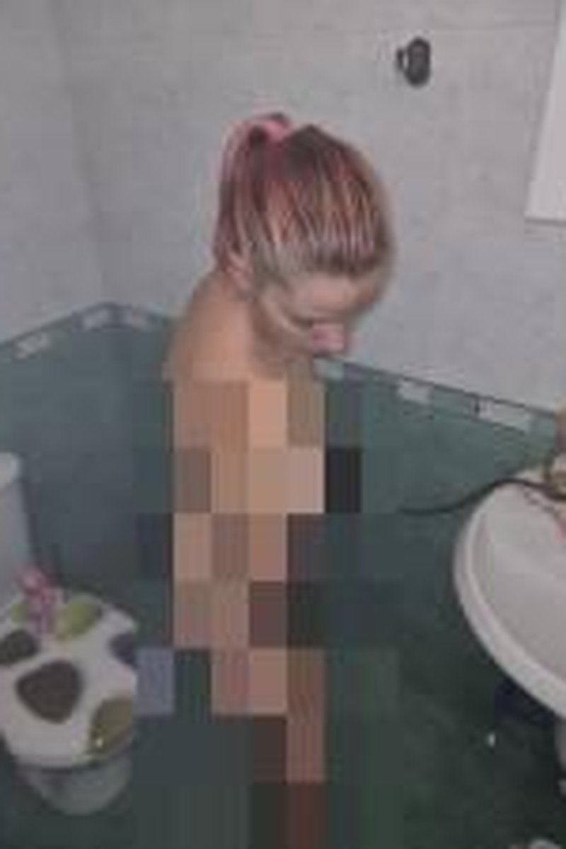 Shower..Nude - Screenshot 1 of 4 - Cuckolding