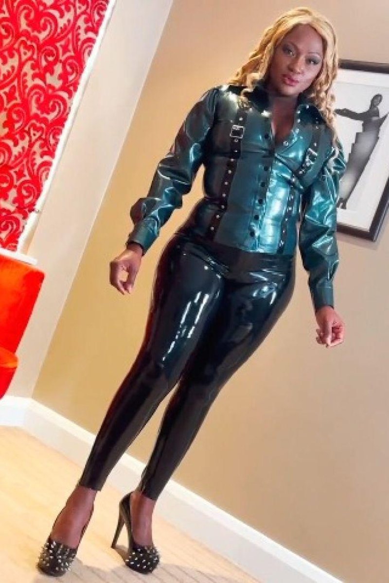 I Am Countess - Screenshot 1 of 4 - Femdom