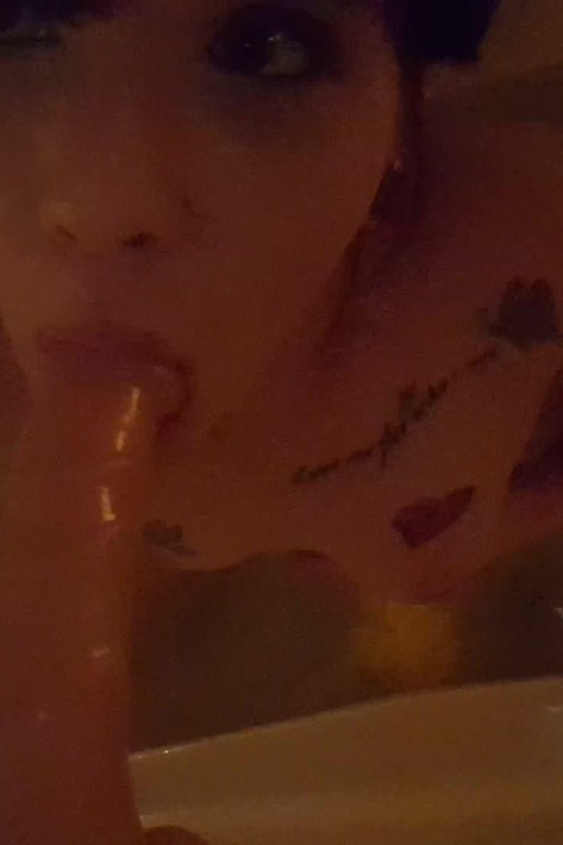 Candle Light BJ - Screenshot 1 of 4 - Bathroom