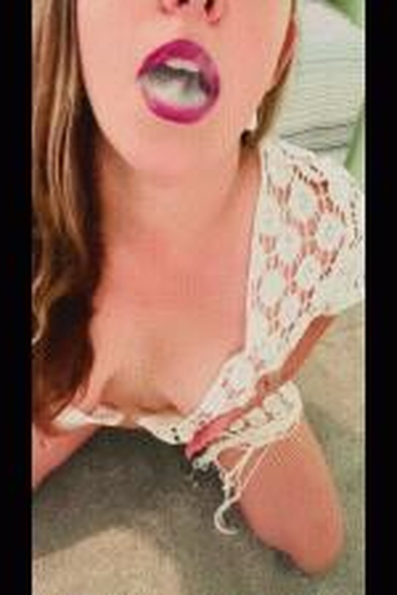 Sexy Smoking Cig In Lace - Screenshot 1 of 4 - Amateur