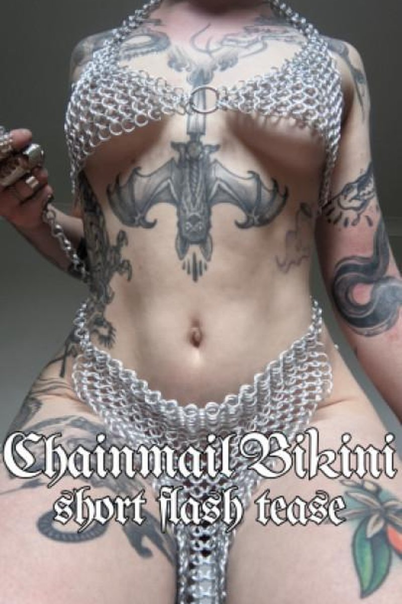 Chainmail Flash And Tease - Screenshot 1 of 4 - Chainmail