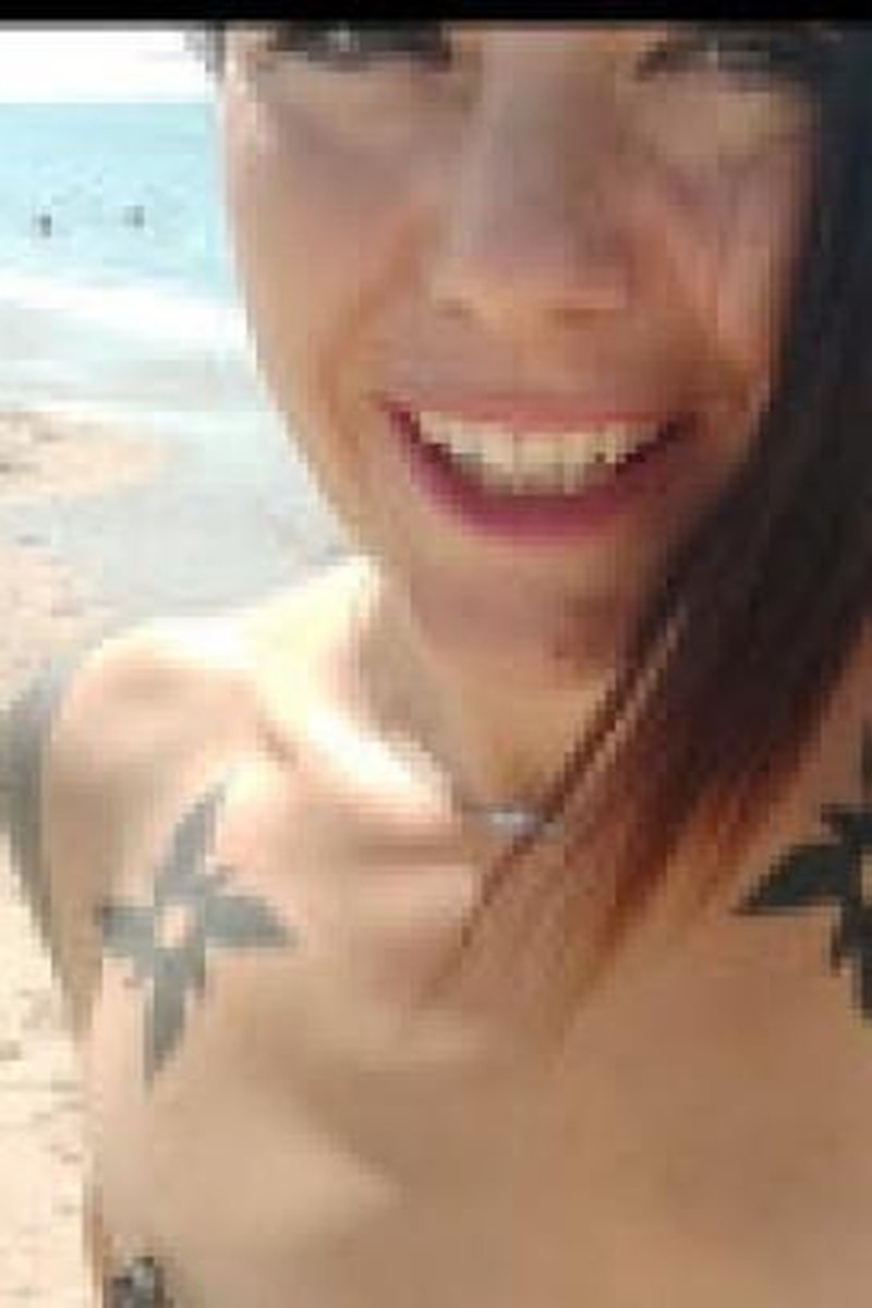 Beach Sunbathing - Screenshot 1 of 4 - Armpit Fetish