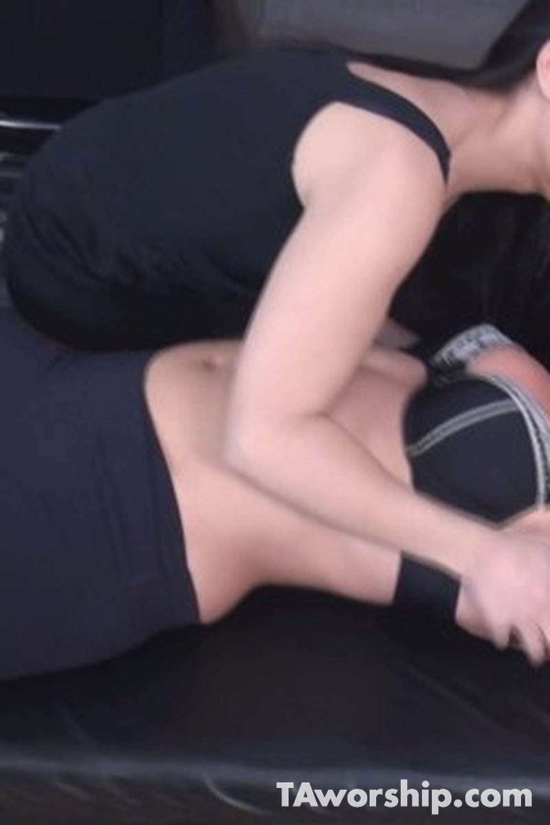 The Interrogator - Screenshot 1 of 4 - Tickling