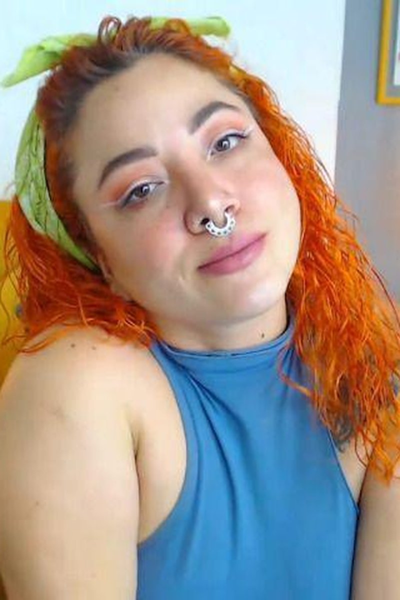 Hello - Screenshot 1 of 4 - Latin Woman