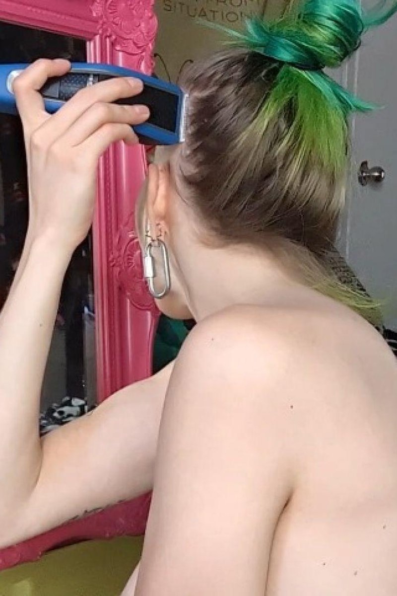 Head Shave - Screenshot 1 of 4 - Coloredhair