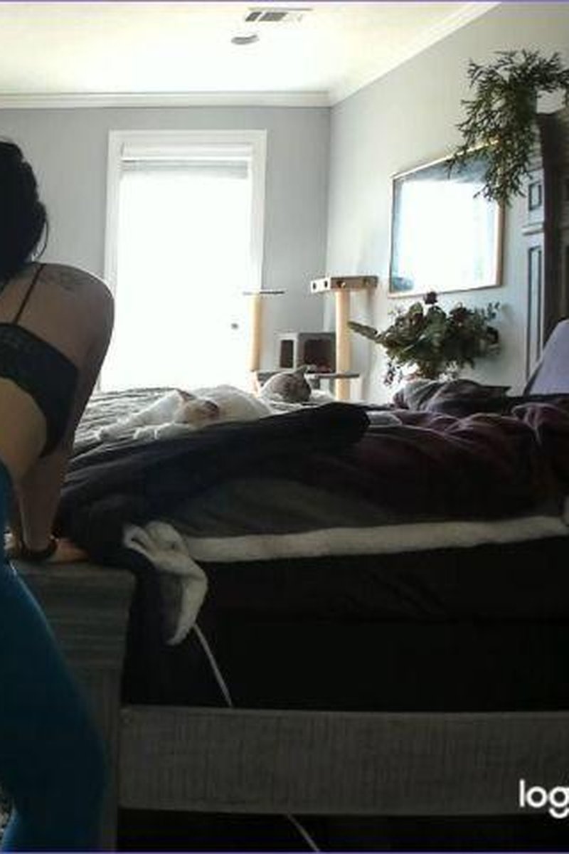Stripping - Screenshot 1 of 4 - Dancing
