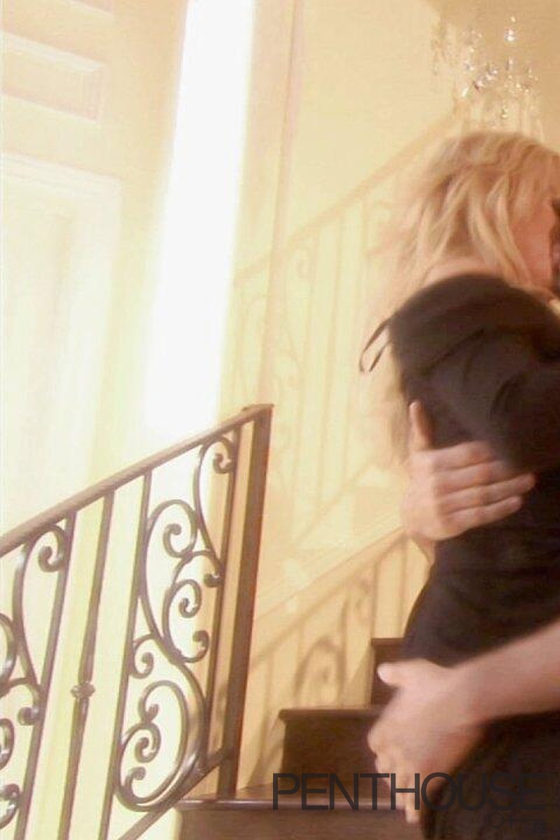 Brooke Belle Does a Full on Split on His Cock So He Can Get Balls Deep - Screenshot 1 of 4 - Blond Hair