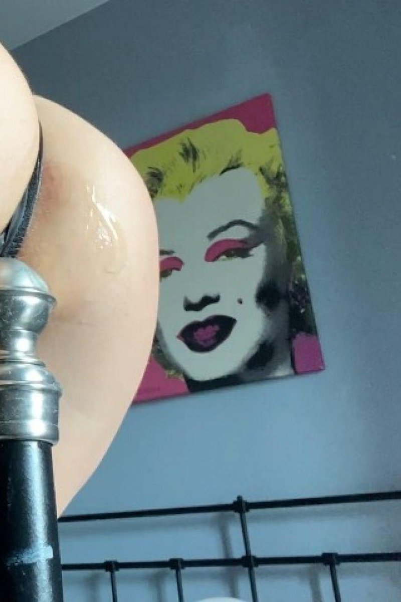 Trying Huge Bed Post - Screenshot 1 of 4 - All Sex
