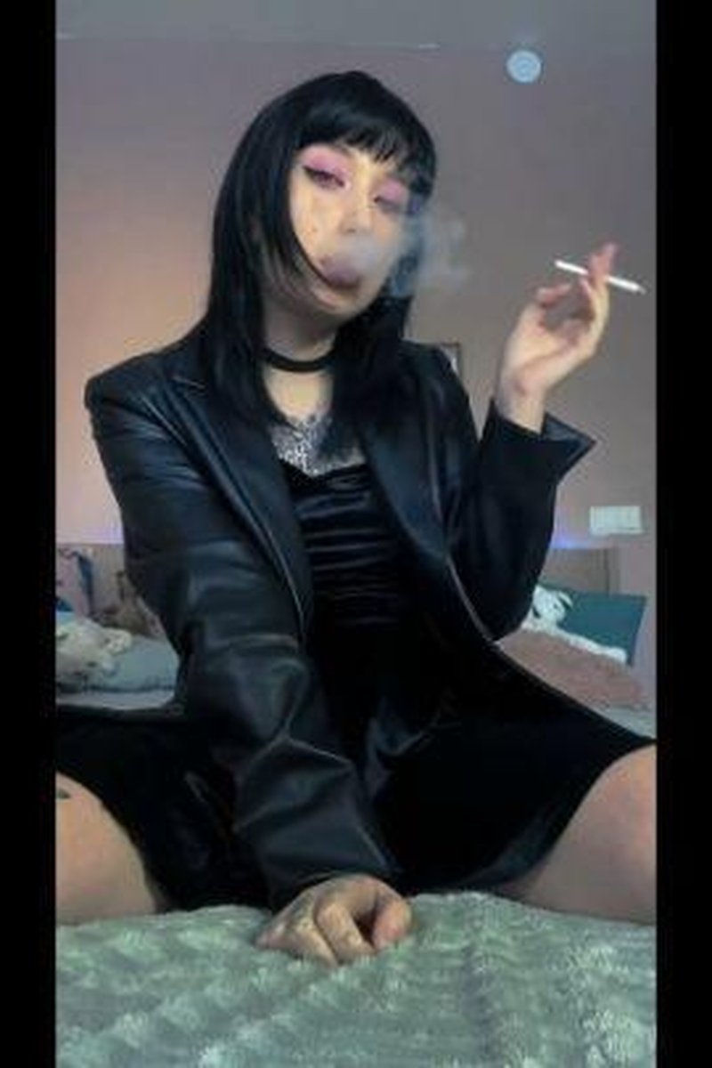Goth Smoke - Screenshot 1 of 4 - Goth