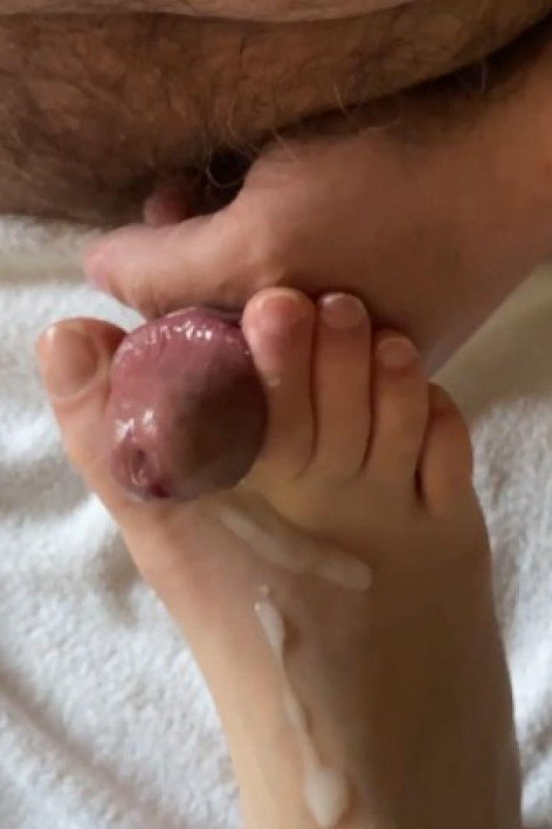 Nicole Cumpilation - Screenshot 1 of 4 - Cumshot