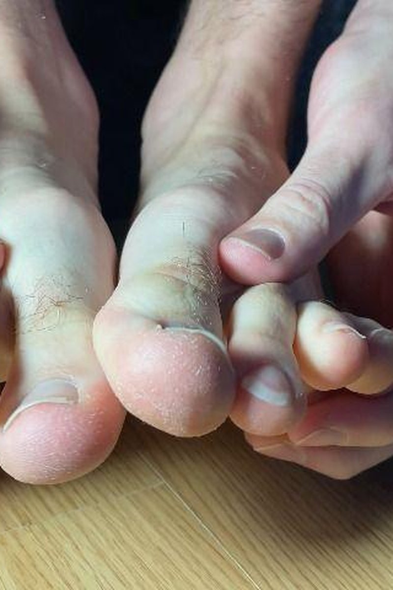 Feet Play And Close Ups - Screenshot 1 of 4 - Foot Fetish