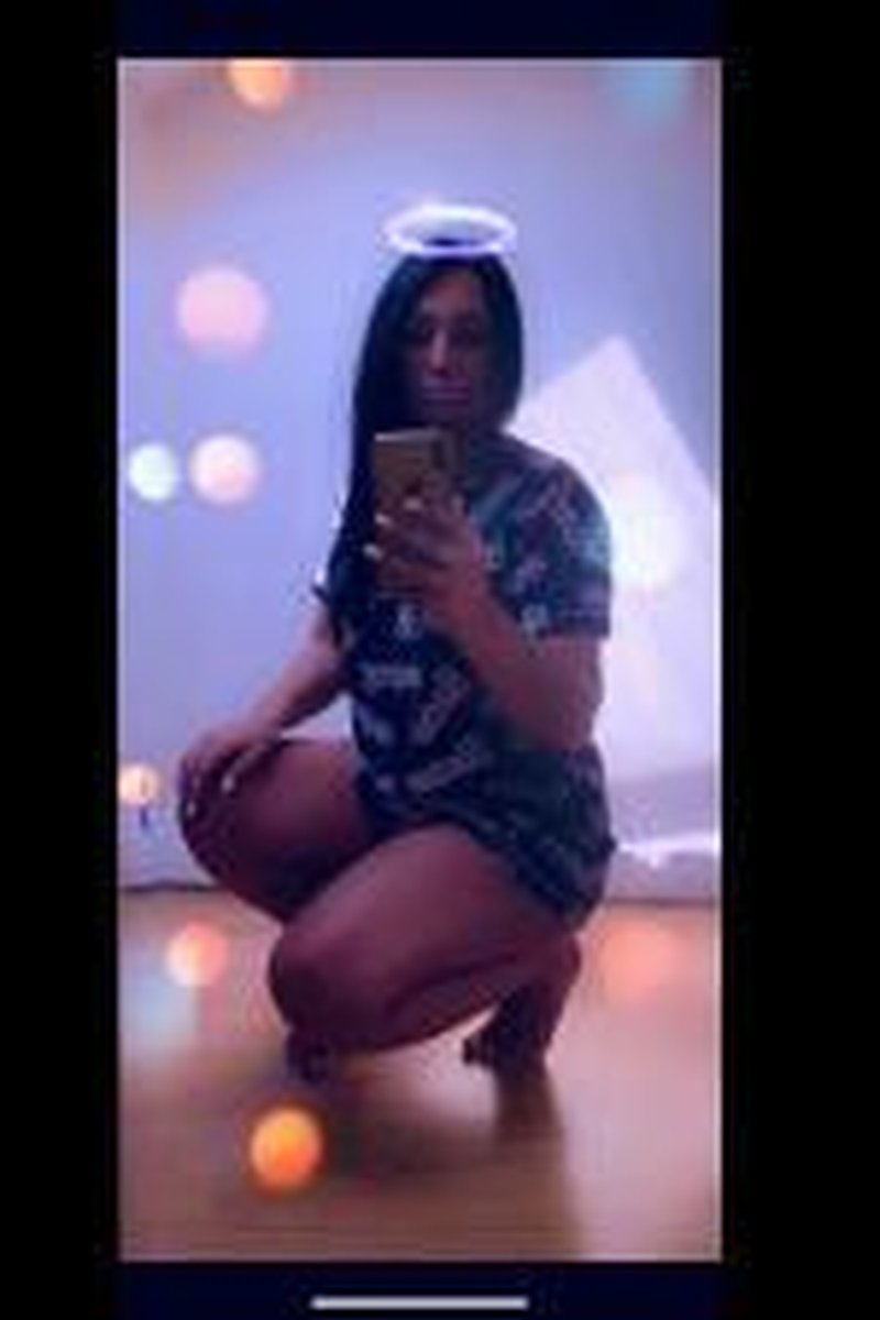 Queen - Screenshot 1 of 4 - Brat