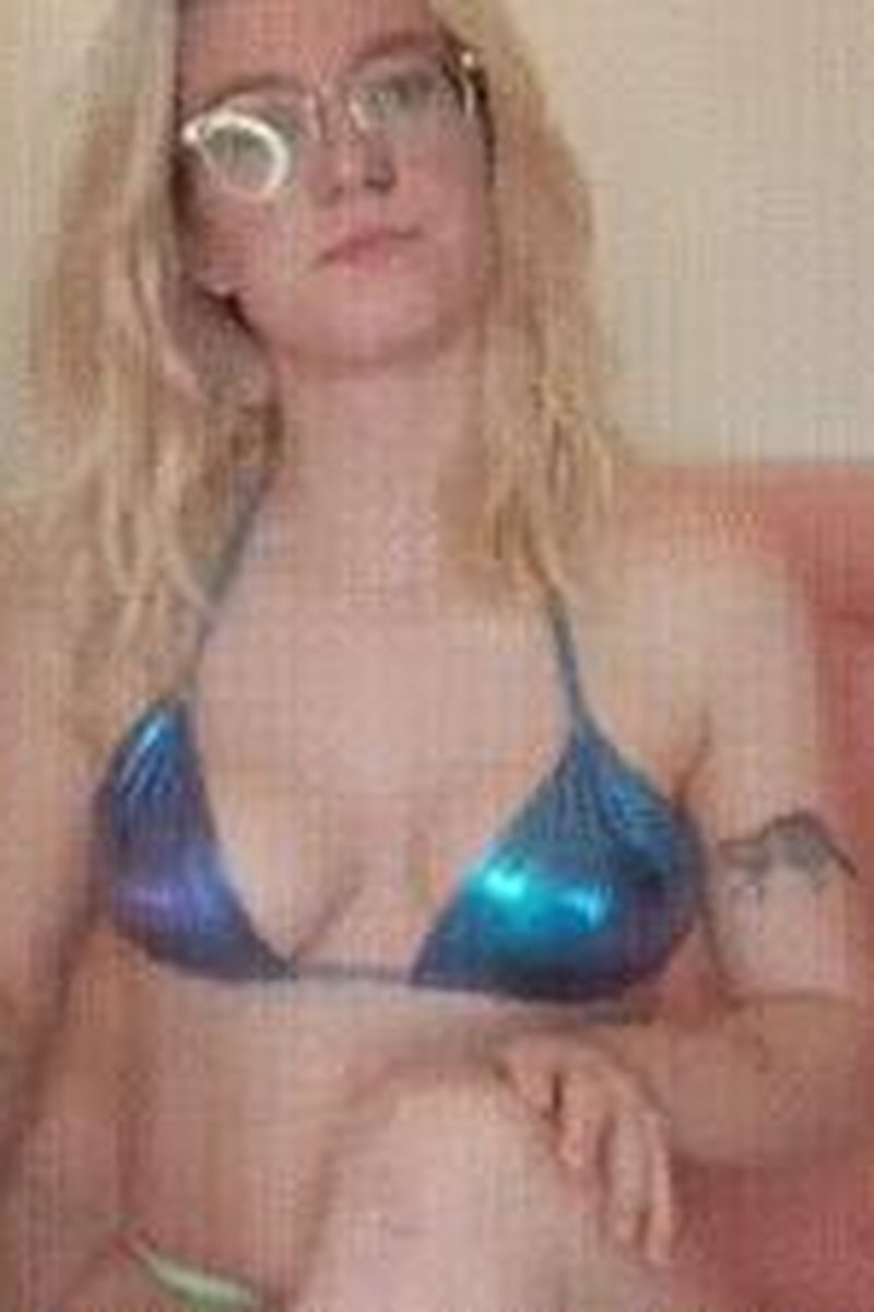 Ballbusting Step-Mom - Screenshot 1 of 4 - Family Roleplay